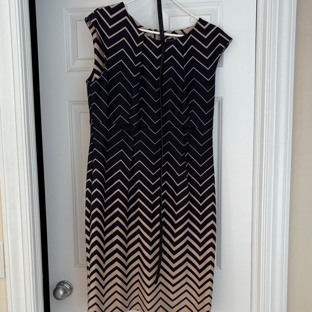 Chevron Patterned Midi Dress in Black and Tan